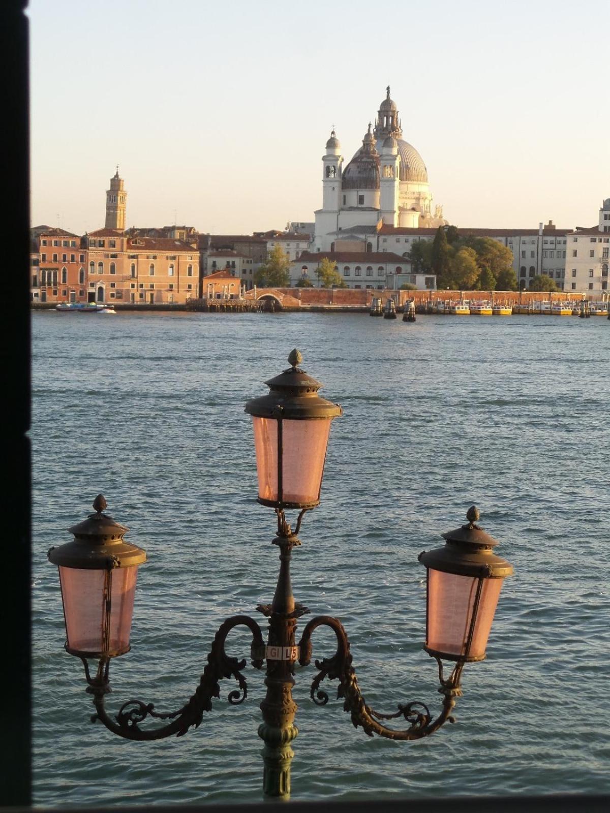 3 Windows On St Mark - Waterfront Apartment Veneţia Exterior foto